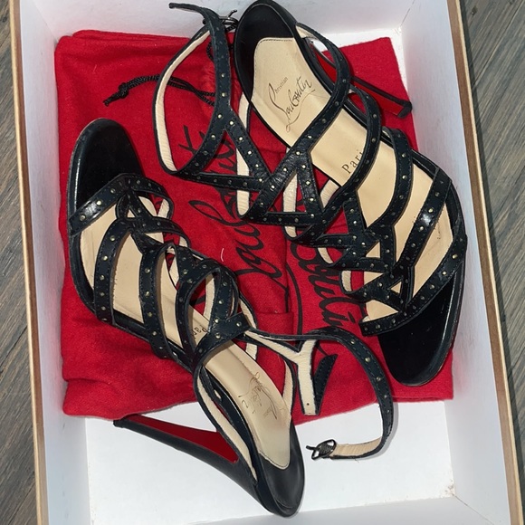 🖤👠Black Tout En V Cage Sandals from Christian Louboutin 🖤👠 - Picture 6 of 8